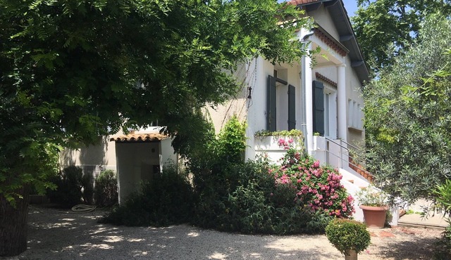 Air-conditioned house with garden and swimming pool, center of Uzès, 6PAX