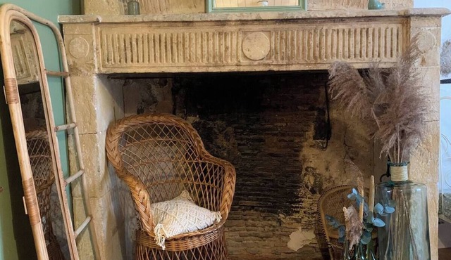 Air-conditioned medieval house with garden, linen included