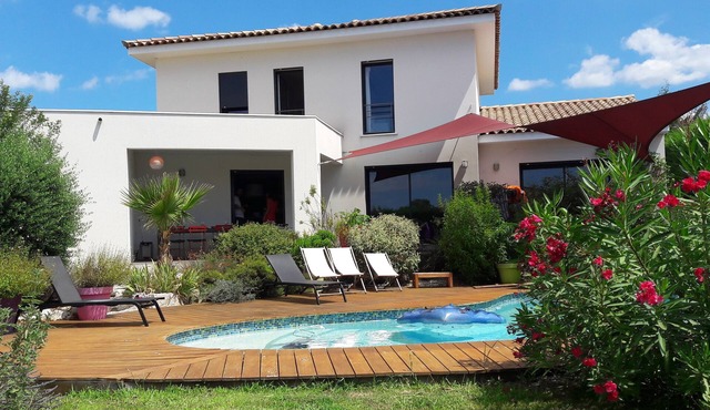 Air-conditioned modern villa 145m², 4 bedrooms pool and garden at 20 'beaches