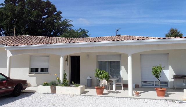 Air-conditioned new house suitable for the disabled with a large garden