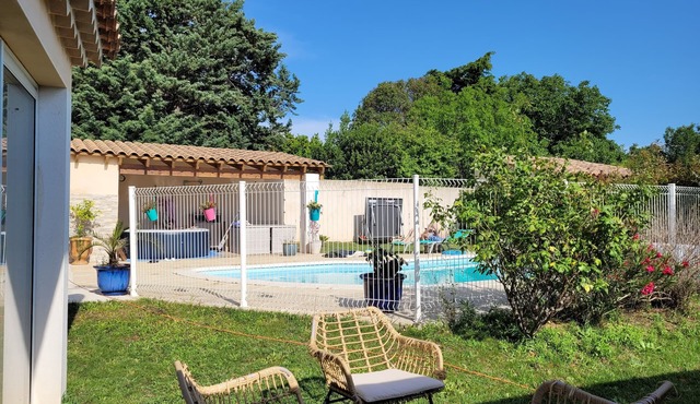 Air-conditioned Provencal villa with pool, ideal for families