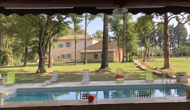 Air-conditioned Provencal farmhouse in Beaucaire, Gard, with games room and heated pool.