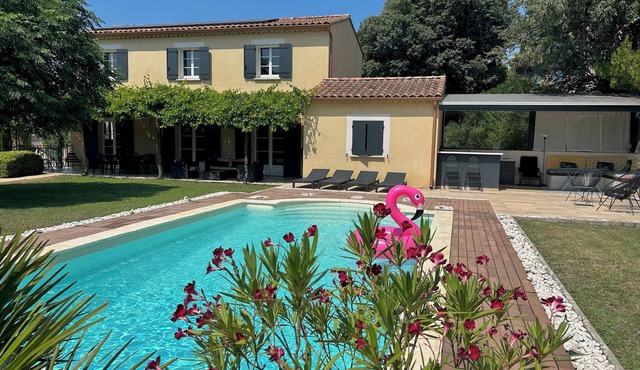 Air-conditioned Provencal country house with private pool