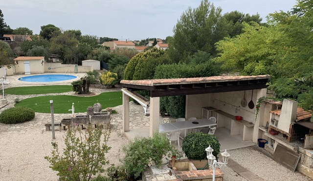 Air-conditioned seaside villa, sleeps 9, private pool, pétanque pitch