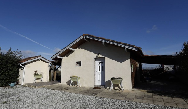 Air-conditioned self-catering cottage - Private terrace - Heated swimming pool