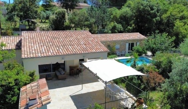 Air-conditioned stone villa between sea and lake FLAYOSC PROVENCE