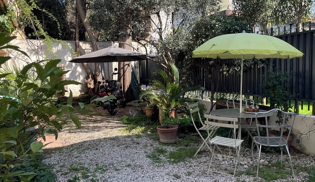 AIR-CONDITIONED STUDIO, QUIET AND SUNNY, CITY CENTER, GARDEN AREA