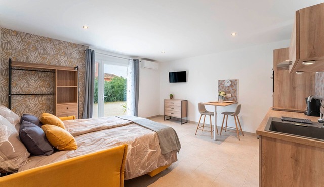 Air-Conditioned Studio with Garden – Near Arles, Avignon & Camargue