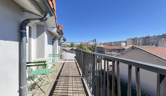 Air-conditioned studio near city center