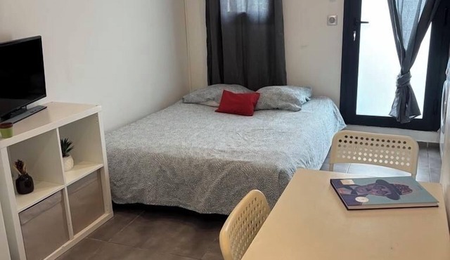 Air-conditioned studio adjoining villa