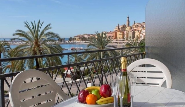 Air-conditioned studio in Menton, sea view