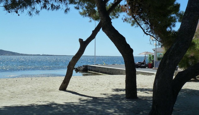 Air-conditioned Studio on the Ground Floor, in Historic Mèze, Bassin de Thau