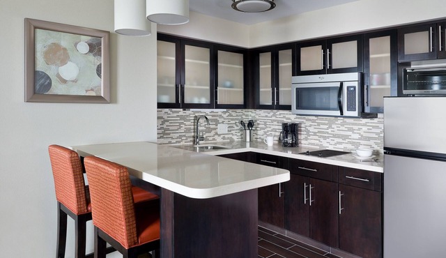 Air-Conditioned Suite | 24h Fitness Center, Indoor Pool + Shared Hot Tub