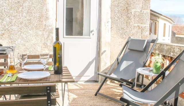 Air-conditioned T3 with terrace near Sommières