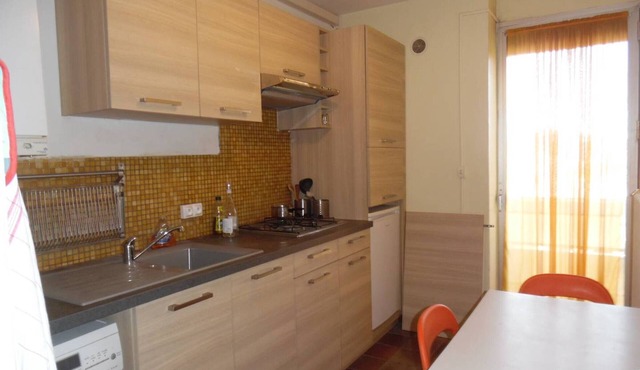 Air-conditioned two-room sea view, near port