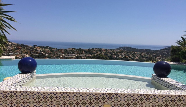 Air-conditioned villa beautiful sea view infinity pool private domain quiet golf 18