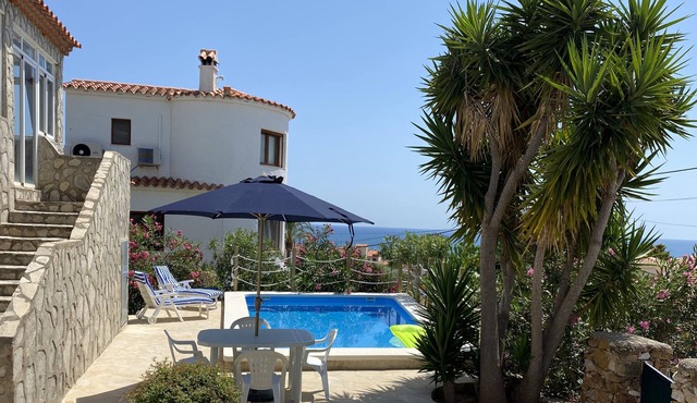 Air conditioned villa with sea view, WiFi, and private pool