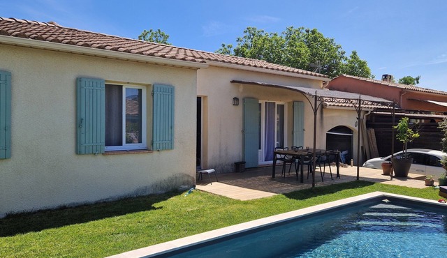 Air-conditioned villa with swimming pool between the sea and the Cevennes mountains.