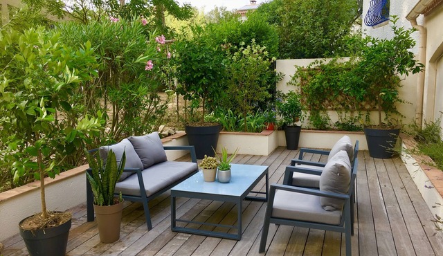 Air-conditioned villa with swimming pool in a quiet location