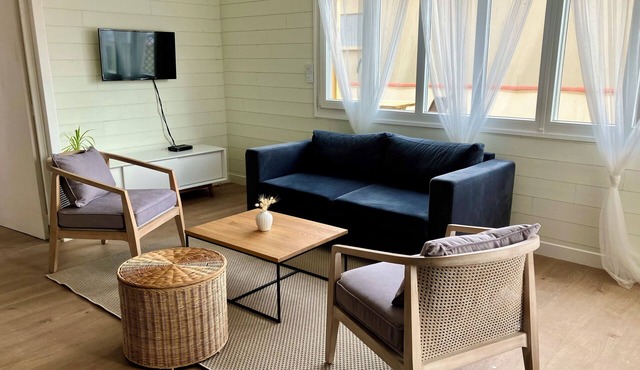 Air-conditioned villa 50 m from the ocean