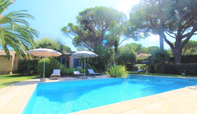 Air-conditioned villa for 6 people with a private pool located 3 km from Saint-Tropez