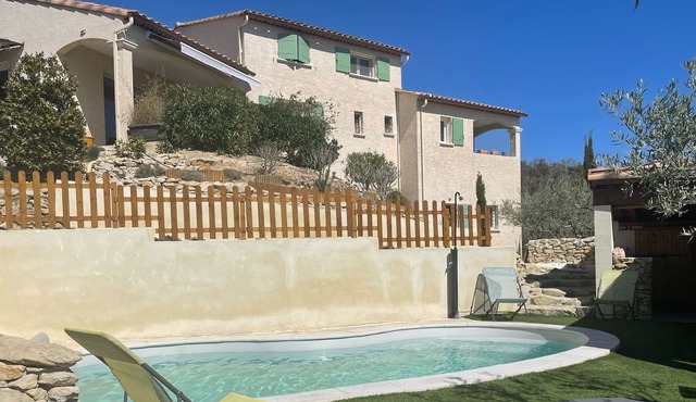 Air-conditioned villa with pool and panoramic view