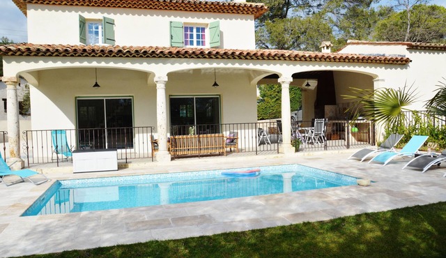 AIR-CONDITIONED VILLA WITH POOL - COTE D'AZUR - PETS WELCOME