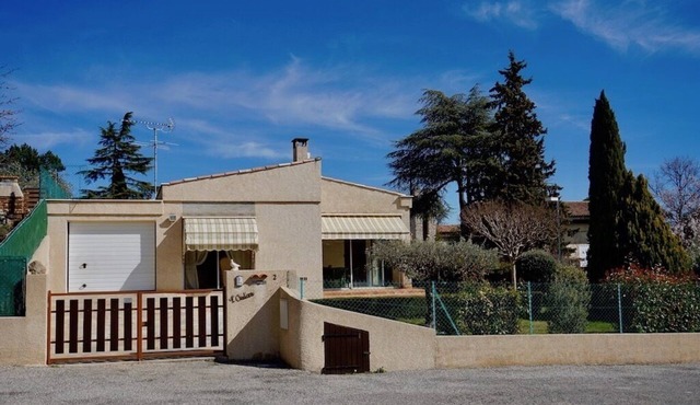 Air-conditioned villa facing south with pool and fireplace at the foot of Mont d'Or