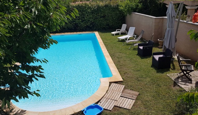 Air-conditioned villa pool prox lake sea and river