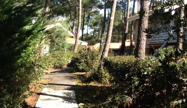 AIR-CONDITIONED VILLA, HOUSEHOLD LINEN, WIFI, IN RCE WITH POOL ON THE GOLF COURSE