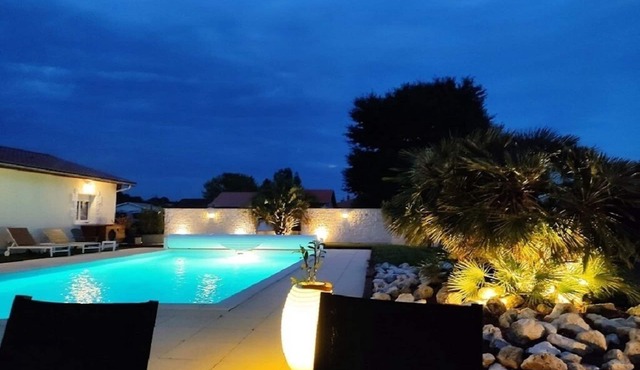 Air-conditioned villa in a quiet area on the edge of a forest, rated 4*.