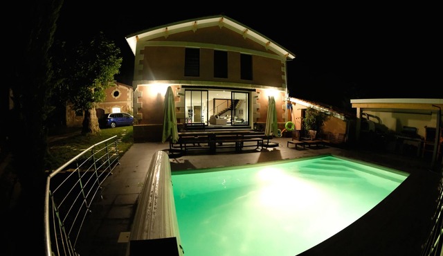 Air-conditioned villa in the vineyards with heated pool and spa