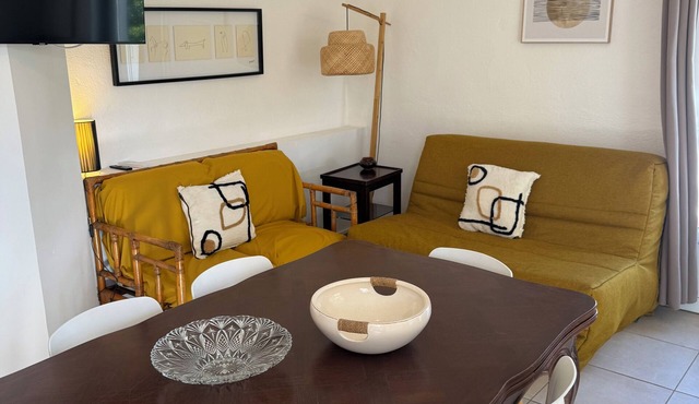 Air-conditioned villa in the center of Le Grau d'Agde for 8 people with garden