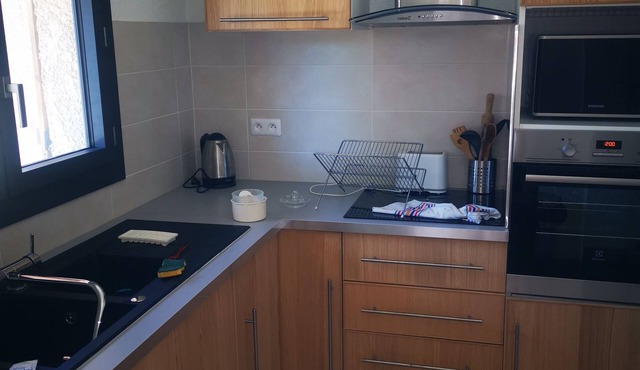 Air-conditioned villa rental 6 people close to shops