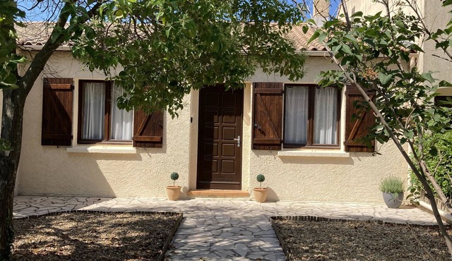 Air Conditioned Villa with Gardens, Garage, BBQ and Sun Terrace