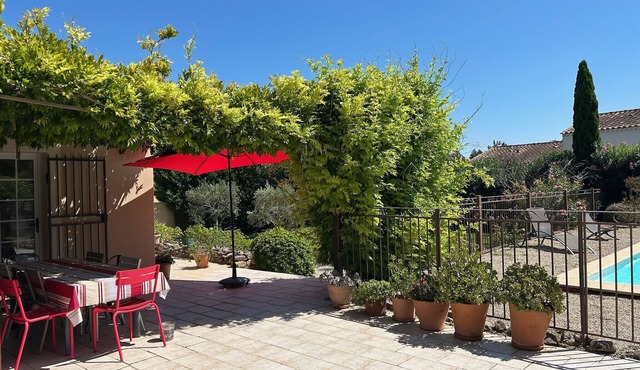 Air-conditioned villa with pool Mouriès Alpilles sleeps 8