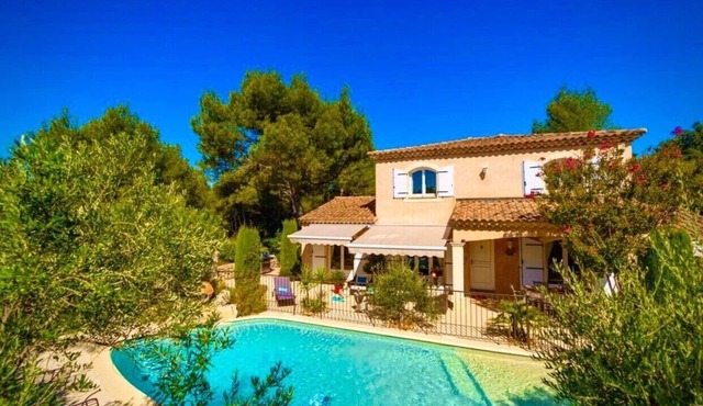 Air-conditioned villa with private pool 5km from Avignon center
