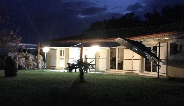 AIR-CONDITIONED VILLA WITH SWIMMING POOL IN THE HILLS ABOVE CAHORS