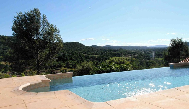 Air-conditioned villa with swimming pool Pets welcome