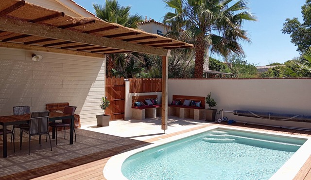 Air-conditioned villa with swimming pool