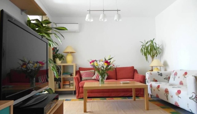 AIR CONDITIONING, FREE WIFI, NE TFLIX, ONLY 2 MINUTES BEACH