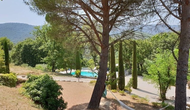 Air Conditioning House with character located in Luberon