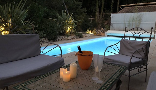 Air-conditionned VILLA (sleeps 12) PRIVATE POOL w/roller shutter. Calm/Intimacy