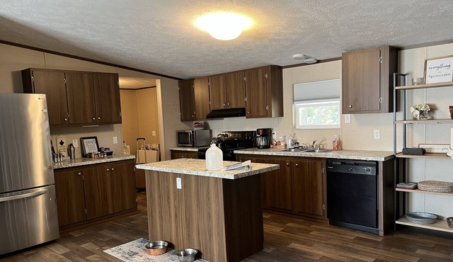 Air Luxe - Located on the sand trail. 4 Bed 2 Bath