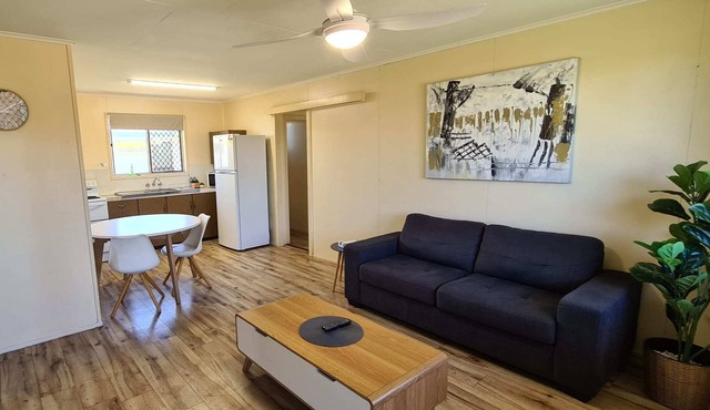 ⚽ Aircon Unit short walk away to ATW Sports Club 🍻