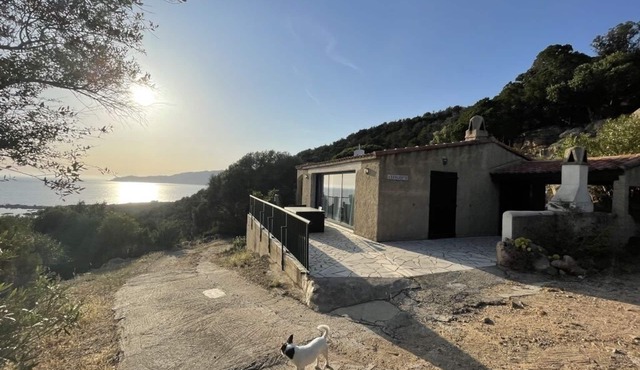 Airconditioned villa for 10 people in maquis with 180° sea view Sea access 600M