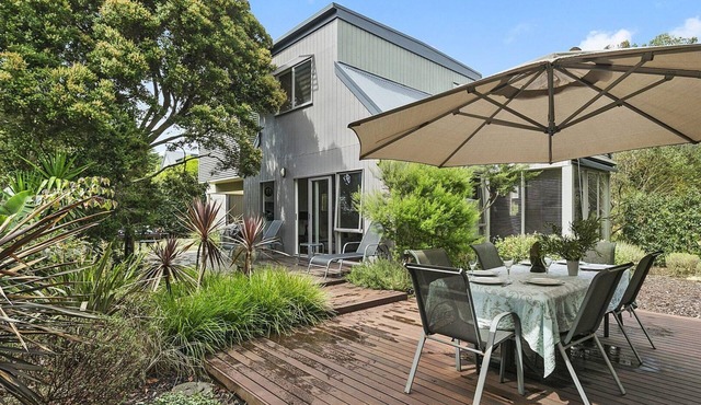 Airey's Oasis - Central to The Beach & Shops.