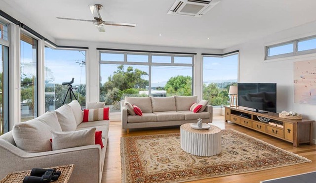 Aireys Coastal Beach House Luxury with Ocean Views