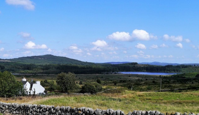 Airie Farmhouse - a house that sleeps 7 guests in 3 bedrooms