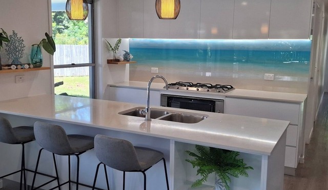 Airlie Beach Family Tropical Retreat w/large outback entertainment patio & pool